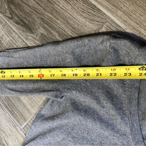 H&M Women’s Basics Grey V-Neck Fitted Long Sleeve Sweater - Small - Picture 4 of 13